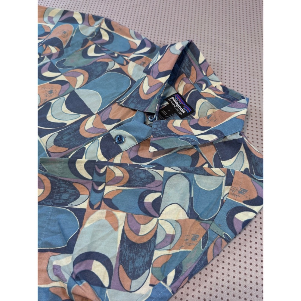 Patagonia Organic Mens Small Blue Brown Abstract Button Down Swallowtail Geo